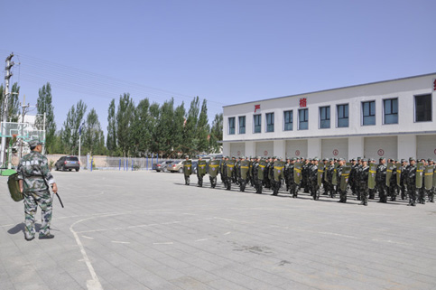 我集團(tuán)民兵連參加達(dá)旗人武部民兵應(yīng)急分隊(duì)集訓(xùn)